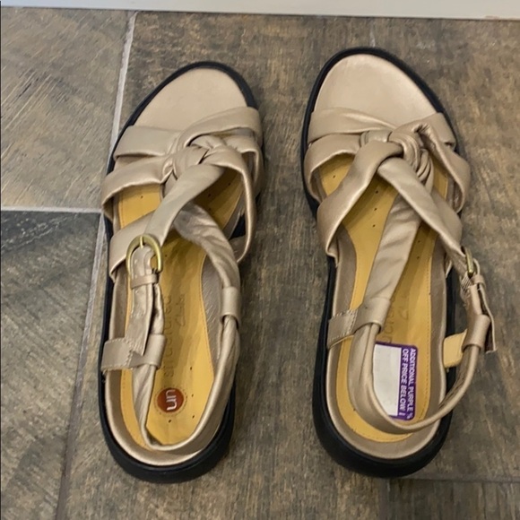 Clark’s unstructured leather braided sandals. 10W. - Picture 2 of 8